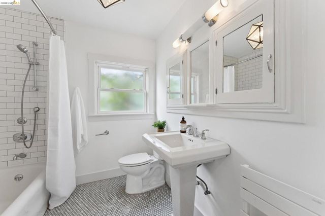 5721 5721 Roberts Ave, Oakland, CA 94605