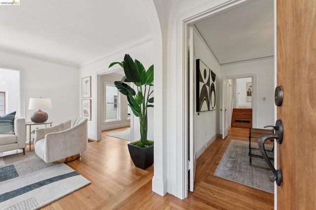 5721 5721 Roberts Ave, Oakland, CA 94605