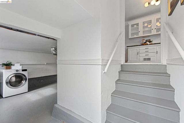 5721 5721 Roberts Ave, Oakland, CA 94605