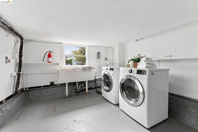 5721 5721 Roberts Ave, Oakland, CA 94605