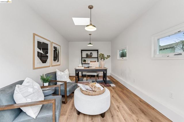 5721 5721 Roberts Ave, Oakland, CA 94605