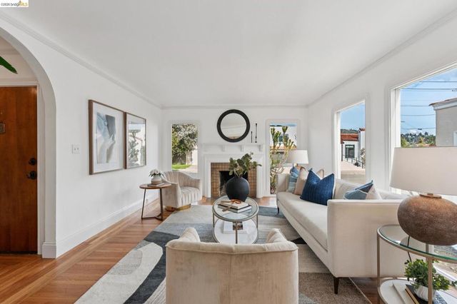 5721 5721 Roberts Ave, Oakland, CA 94605