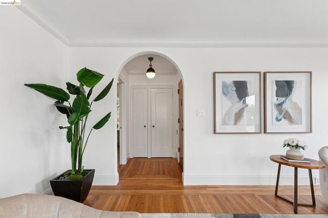 5721 5721 Roberts Ave, Oakland, CA 94605