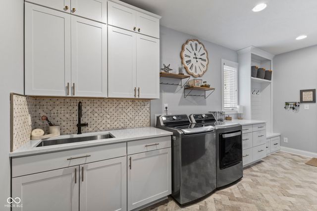 2882 Aldersgate Drive, Greenwood, IN 46143