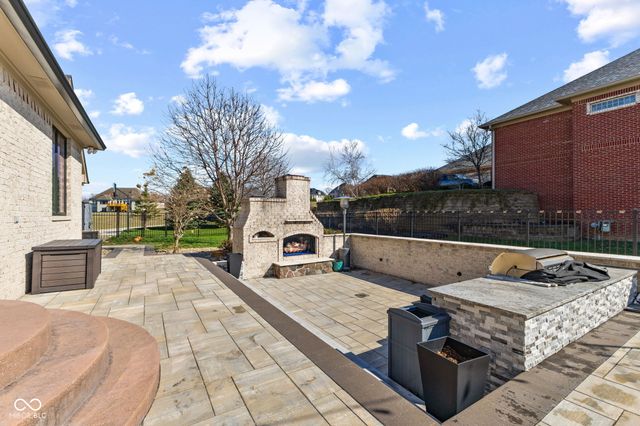 2882 Aldersgate Drive, Greenwood, IN 46143