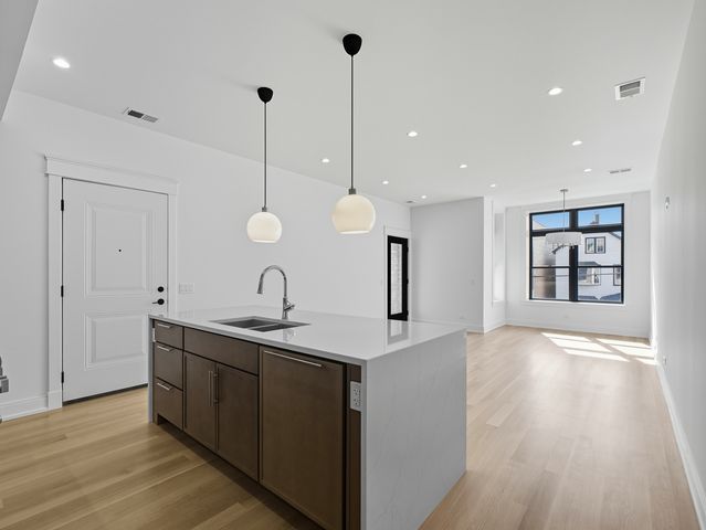 2471 N Clybourn Avenue 3, Chicago, IL 60614