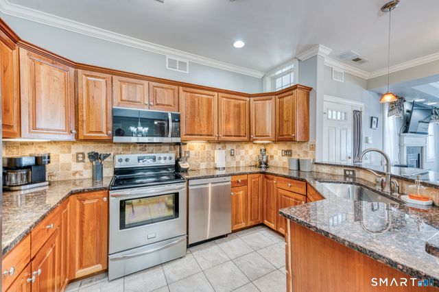 95 South Ridge Lane E102, Berlin, CT 06037