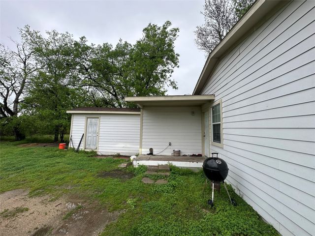 212 Thomas Street, Terrell, TX 75160