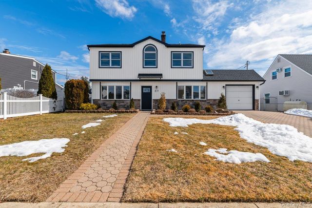 89 Ridge Lane, Levittown, NY 11756