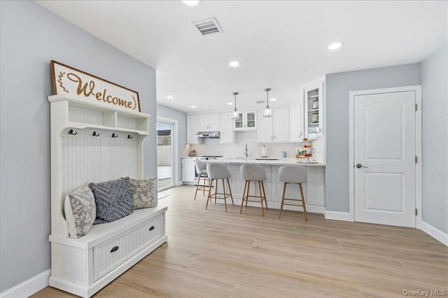 89 Ridge Lane, Levittown, NY 11756