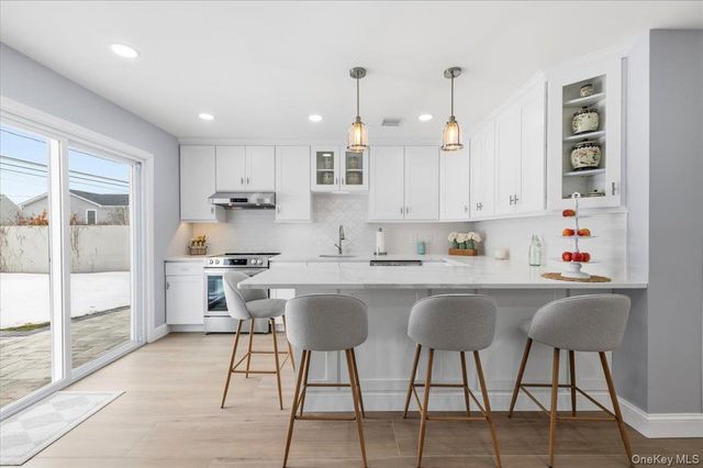 89 Ridge Lane, Levittown, NY 11756