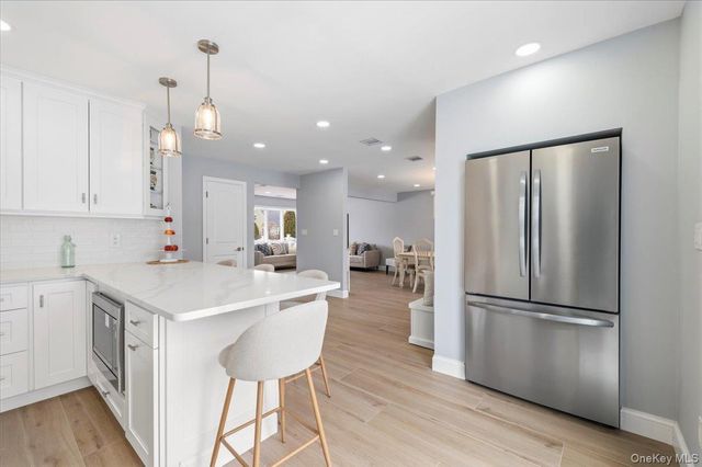 89 Ridge Lane, Levittown, NY 11756