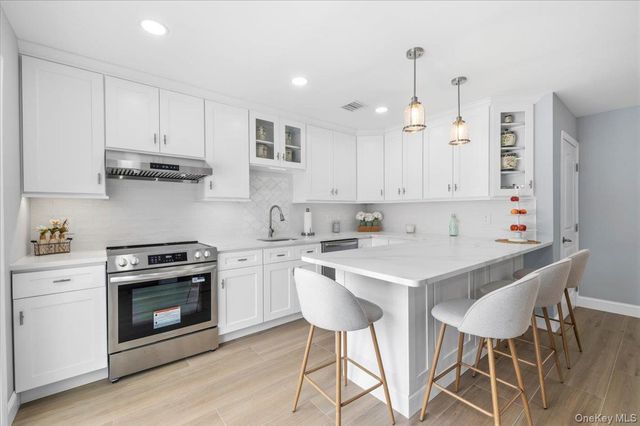 89 Ridge Lane, Levittown, NY 11756