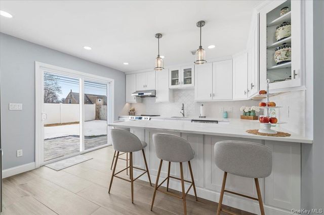 89 Ridge Lane, Levittown, NY 11756