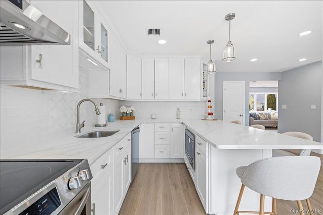 89 Ridge Lane, Levittown, NY 11756