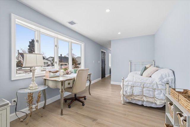 89 Ridge Lane, Levittown, NY 11756