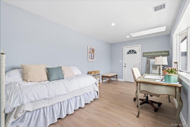 89 Ridge Lane, Levittown, NY 11756