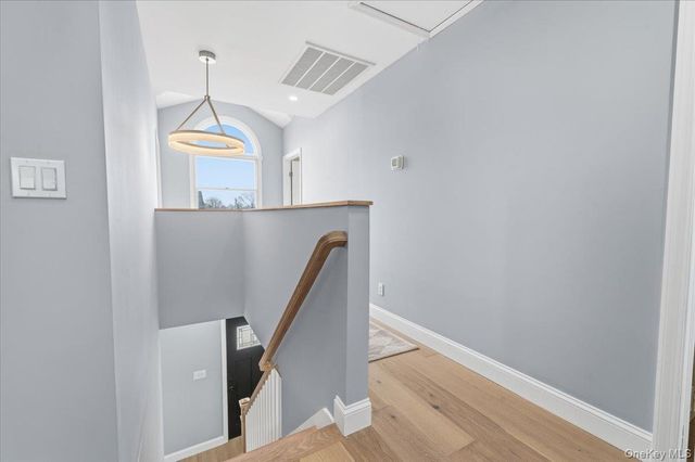 89 Ridge Lane, Levittown, NY 11756