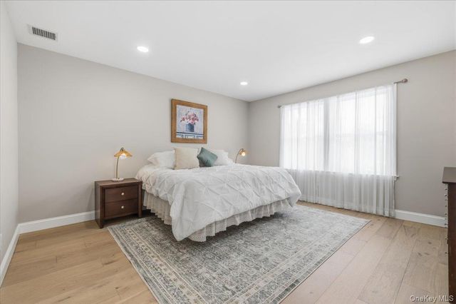 89 Ridge Lane, Levittown, NY 11756