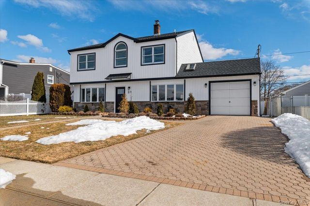 89 Ridge Lane, Levittown, NY 11756