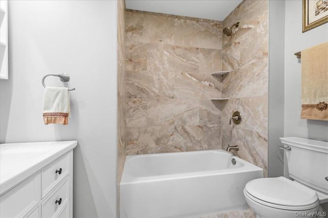 89 Ridge Lane, Levittown, NY 11756