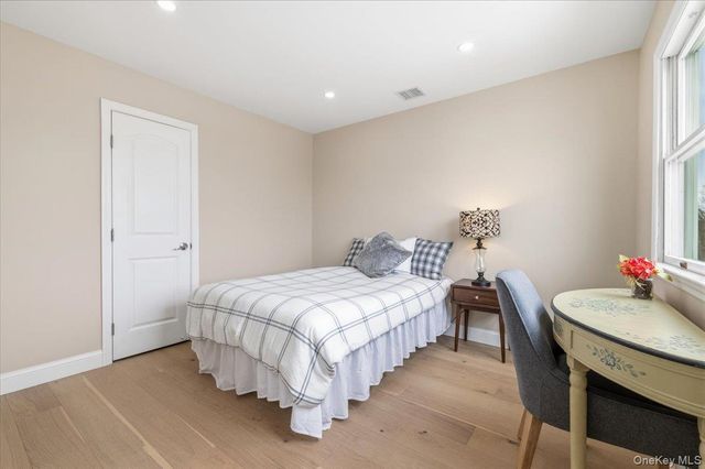 89 Ridge Lane, Levittown, NY 11756