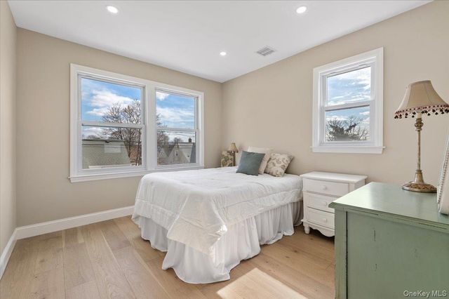 89 Ridge Lane, Levittown, NY 11756