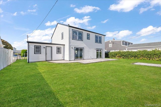 89 Ridge Lane, Levittown, NY 11756