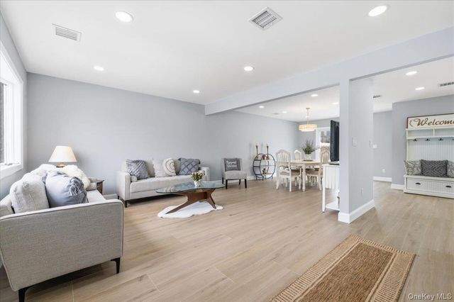 89 Ridge Lane, Levittown, NY 11756