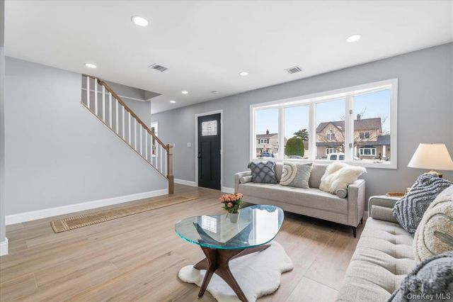 89 Ridge Lane, Levittown, NY 11756