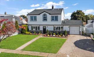 89 Ridge Lane, Levittown, NY 11756