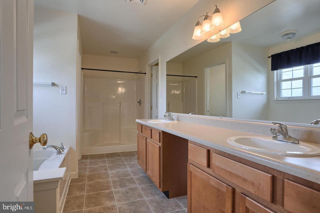 150 MERLIN DR, Hummelstown, PA 17036