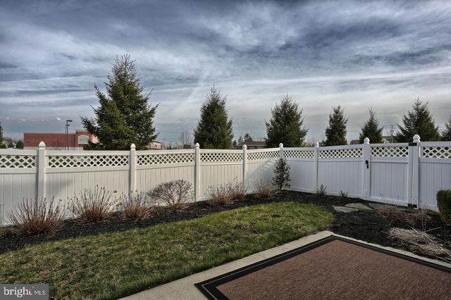 150 MERLIN DR, Hummelstown, PA 17036