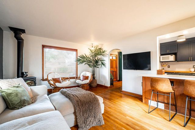 2900 S Clement AVENUE, Milwaukee, WI 53207