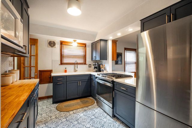 2900 S Clement AVENUE, Milwaukee, WI 53207