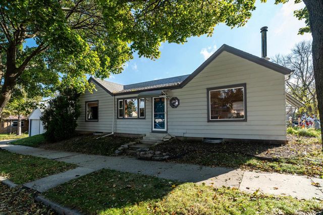 2900 S Clement AVENUE, Milwaukee, WI 53207