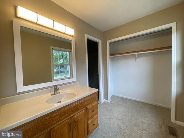 7925 FOREST PATH WAY, Springfield, VA 22153