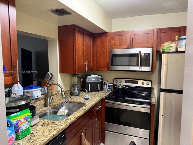 3610 NW 21st St 304, Lauderdale Lakes, FL 33311