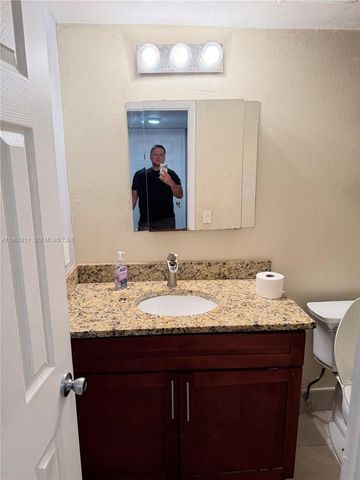 3610 NW 21st St 304, Lauderdale Lakes, FL 33311