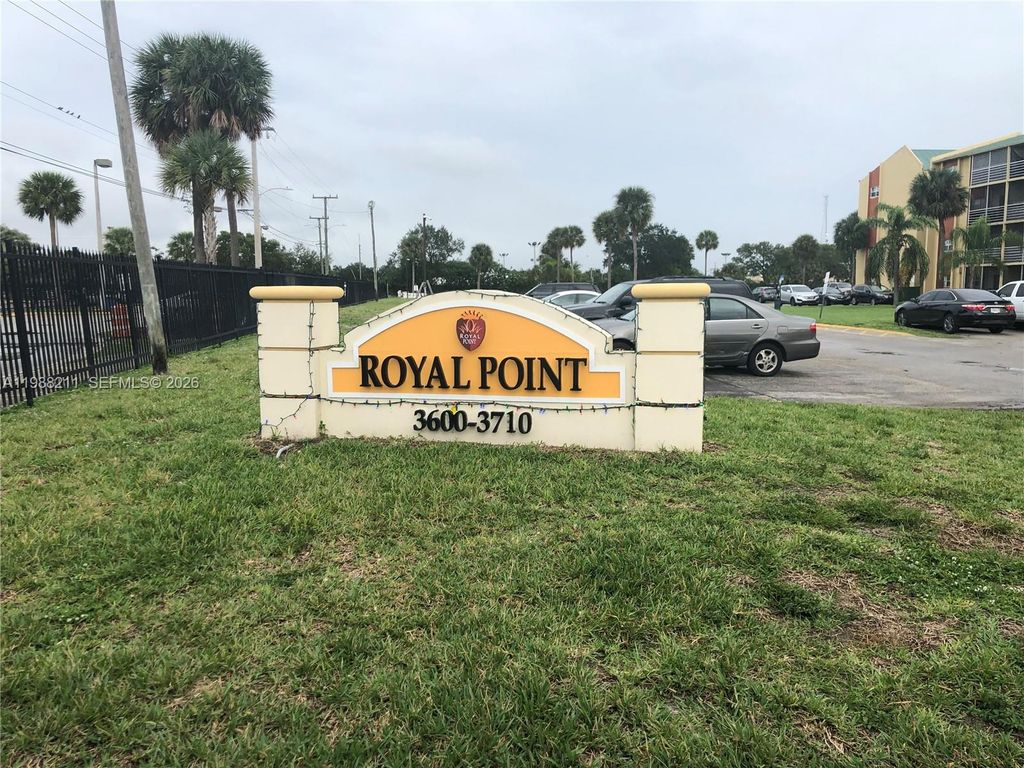 3610 NW 21st St 304, Lauderdale Lakes, FL 33311