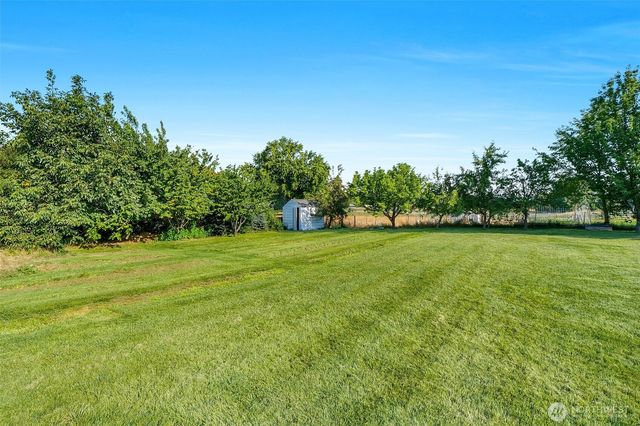 20086 NW Cherry Road, Soap Lake, WA 98851