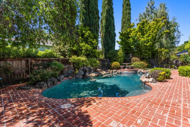 7720 S Oak Way, Sacramento, CA 95831