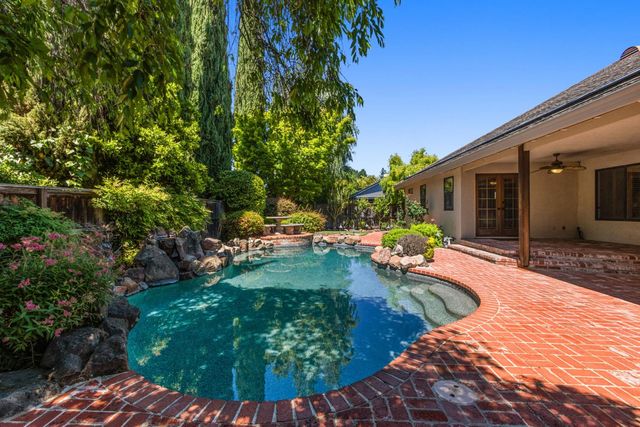 7720 S Oak Way, Sacramento, CA 95831