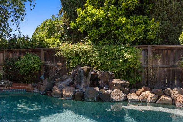 7720 S Oak Way, Sacramento, CA 95831