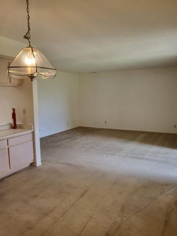 827 Country Club Drive SE APT 2A, Rio Rancho, NM 87124