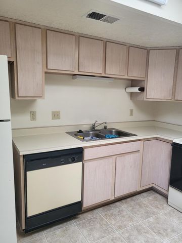 827 Country Club Drive SE APT 2A, Rio Rancho, NM 87124