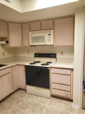 827 Country Club Drive SE APT 2A, Rio Rancho, NM 87124