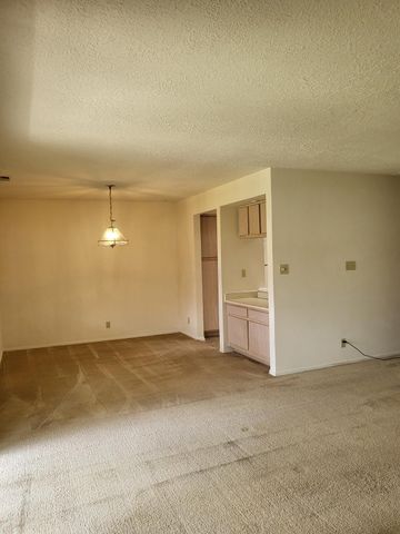 827 Country Club Drive SE APT 2A, Rio Rancho, NM 87124
