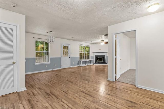 5 Compton CT, Hampton, VA 23666