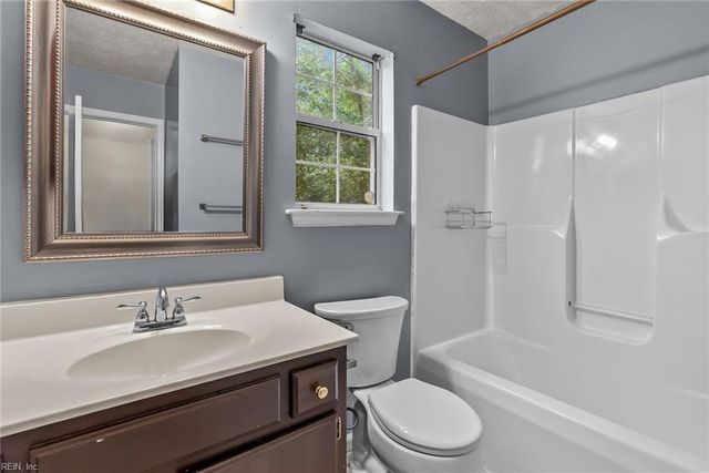 5 Compton CT, Hampton, VA 23666